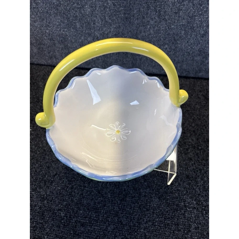 Pier 1 Imports~Green Ceramic Basket~Spring Daisies~Yellow Handle~Scalloped Rim